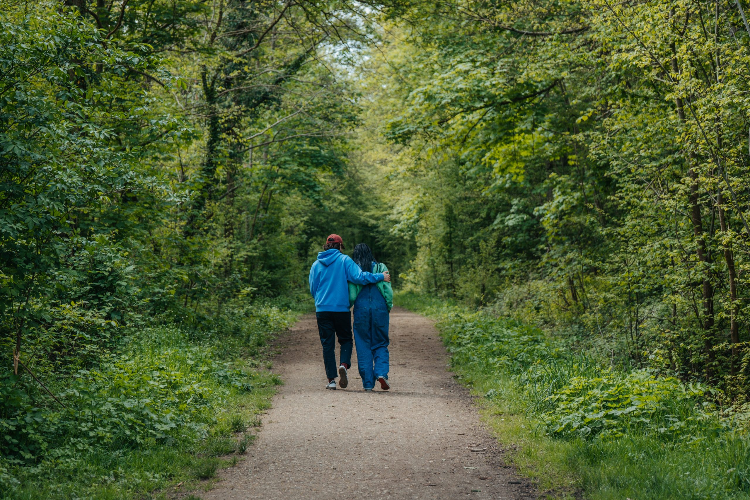 Le nez en l’air, les pieds sur le green.
